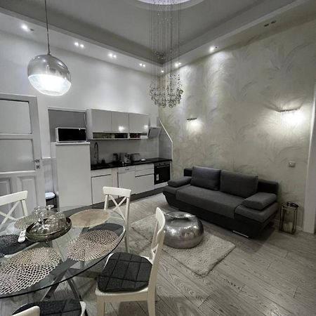 White Luxury Apartment Budapest Exterior photo