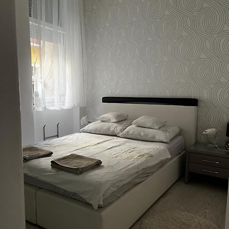 White Luxury Apartment Budapest Exterior photo