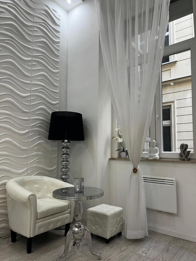 White Luxury Apartment Budapest Exterior photo