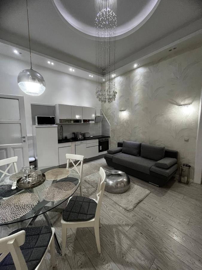 White Luxury Apartment Budapest Exterior photo