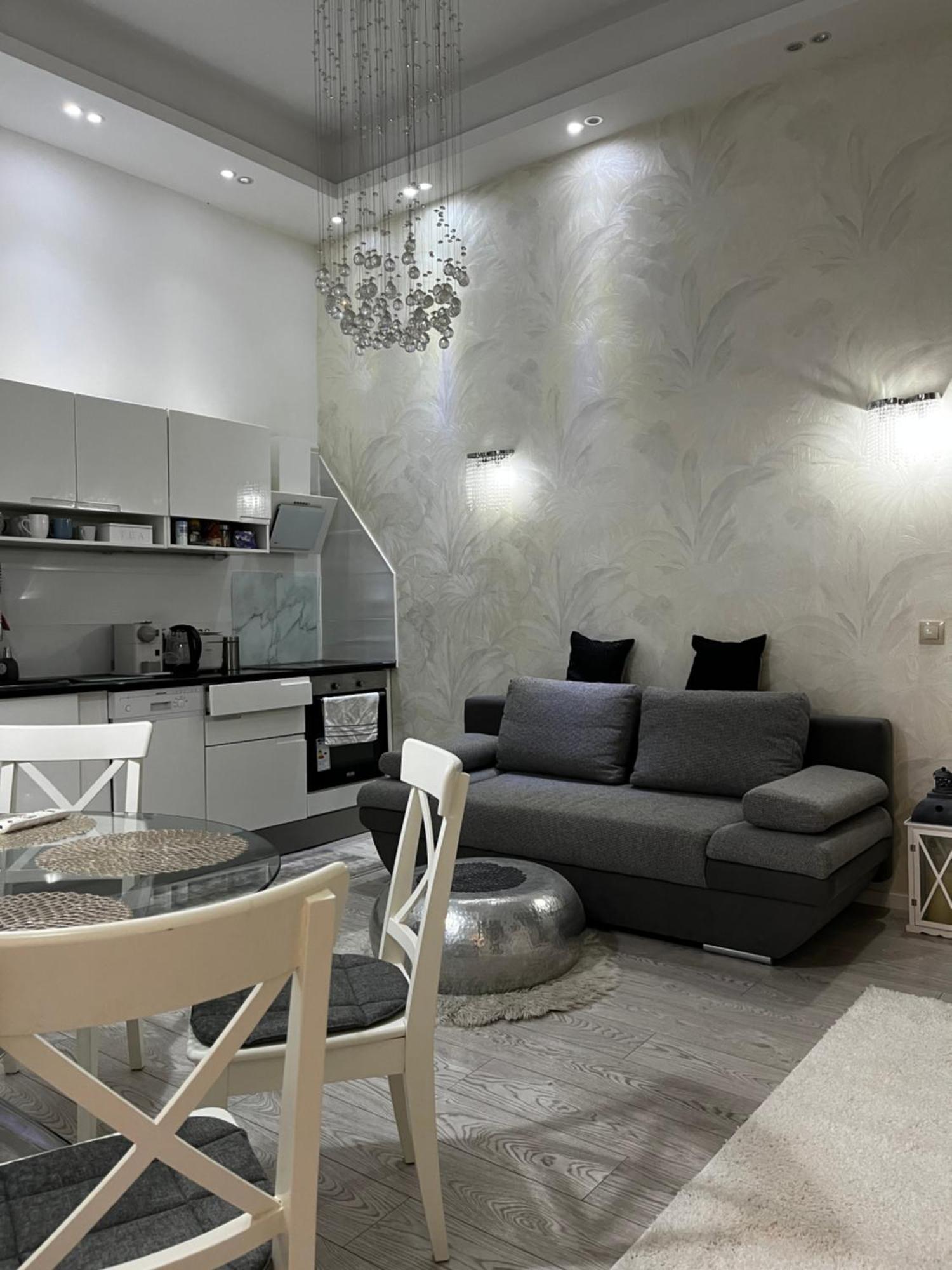 White Luxury Apartment Budapest Exterior photo